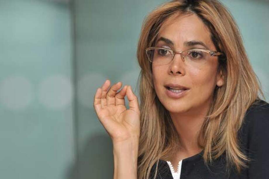 Las estrategias contra la ministra de Educación, Gina Parody, son matoneo por su orientación sexual.