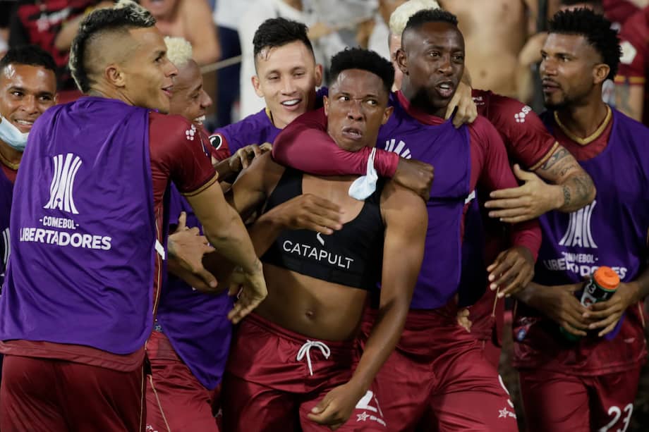 Andrés Felipe Ibargüen (c) celebra su gol contra Independiente del Valle en la Copa Libertadores // EFE/ Carlos Ortega
