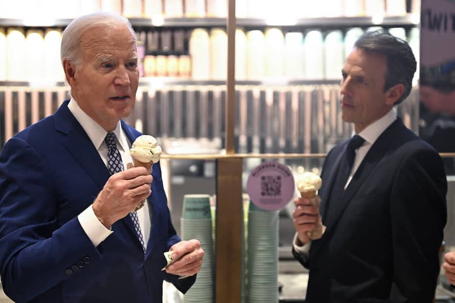 El presidente Joe Biden visitó una heladería local y allí dio declaraciones a la prensa.