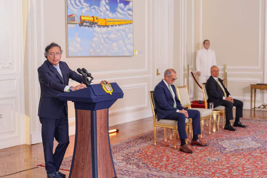 El presidente Gustavo Petro en la posesión del nuevo magistrado de la Corte Constitucional.