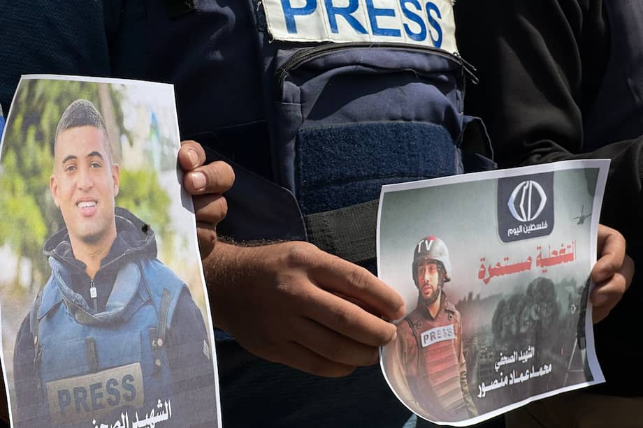 Periodistas recuerdan a Hossam Shabat, asesinado en un bombardeo en Gaza; Israel lo acusa de ser un francotirador de Hamás que se hacía pasar por periodista.