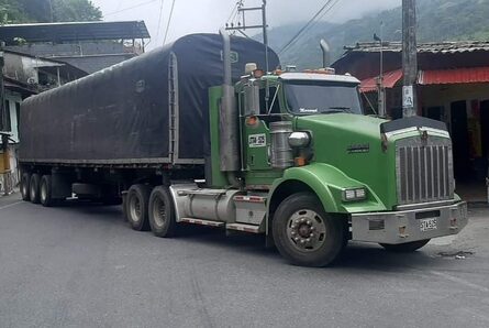 Por supuestas amenazas del Clan del Golfo, está cerrada vía Medellín-Costa Caribe