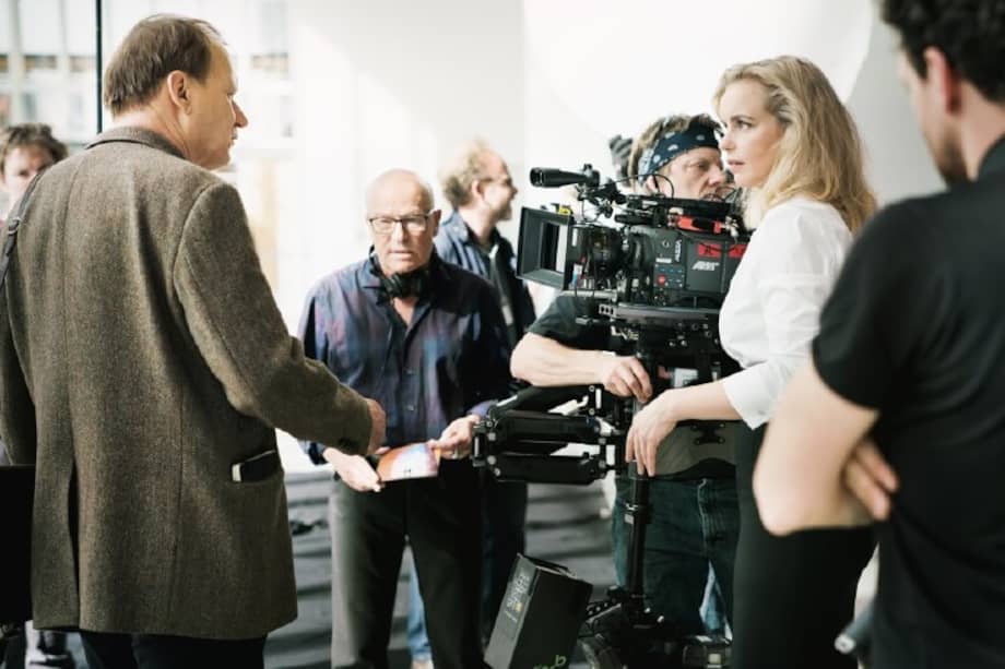 Nina Hoss en compañía del equipo actoral y técnico durante una grabación de “Volver a Montauk”. / Cortesía