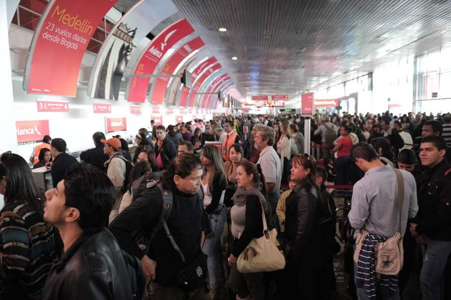 Durante esta temporada suele haber un elevado tráfico de pasajeros y visitantes en los aeropuertos?. / Archivo.