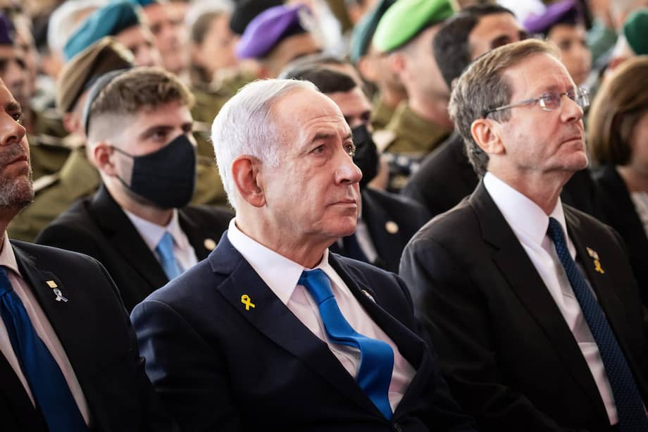 El primer ministro israelí, Benjamin Netanyahu, participa en la ceremonia del Día Conmemorativo de la Guerra de Espadas de Hierro en Israel (16 de octubre 2025).