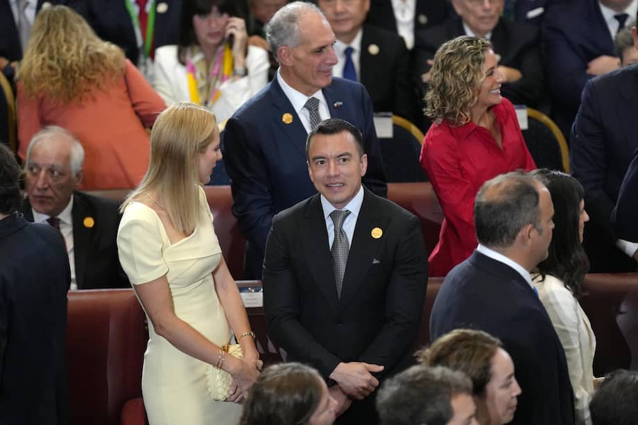 Desde el inicio del gobierno de Daniel Noboa se han observado decisiones que tensionan normas básicas del orden democrático. La incursión policial en la Embajada de México en Quito, por ejemplo, transgredió principios de inviolabilidad diplomática y marcó un precedente de alto impacto en la política exterior de Ecuador.