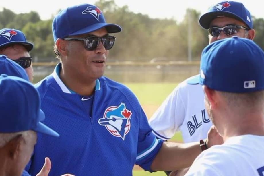 El exjugador Roberto Alomar ha sido vetado por las Grandes Ligas a raíz de una investigación sobre una acusación de conducta sexual inapropiada en 2014.