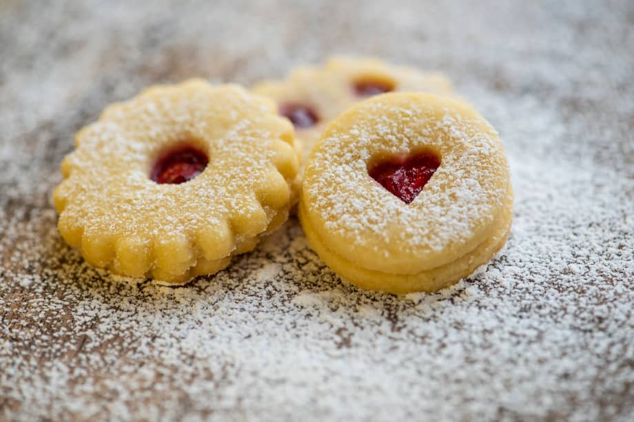 Galleta linzer, un clásico de la gastronomía austriaca para disfrutar en familia.