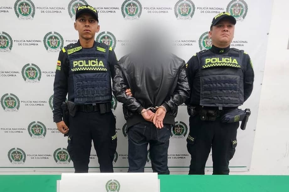 La Policía Metropolitana de Bogotá capturó a un hombre de 42 años, señalado de abusar sexualmente de su hija de 14 años en el barrio San Antonio.