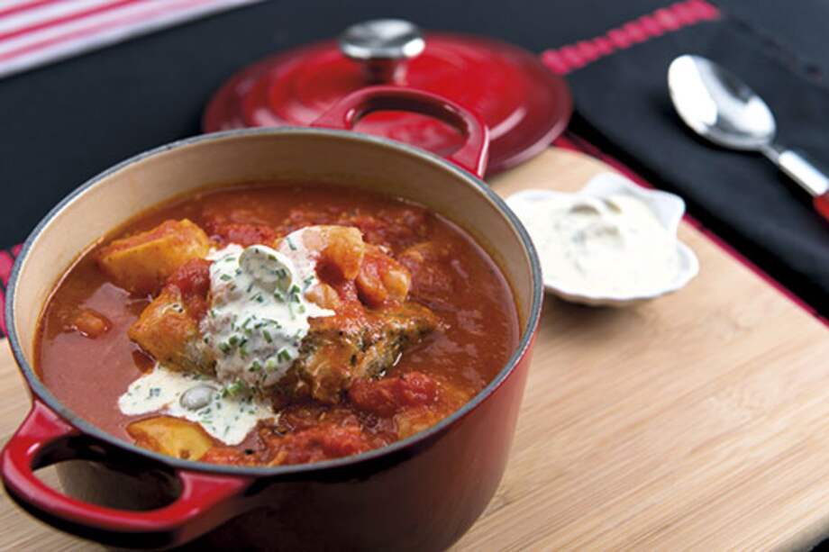 Receta del día: Cacerola de corvina y camarón cocido en tomate con papa criolla