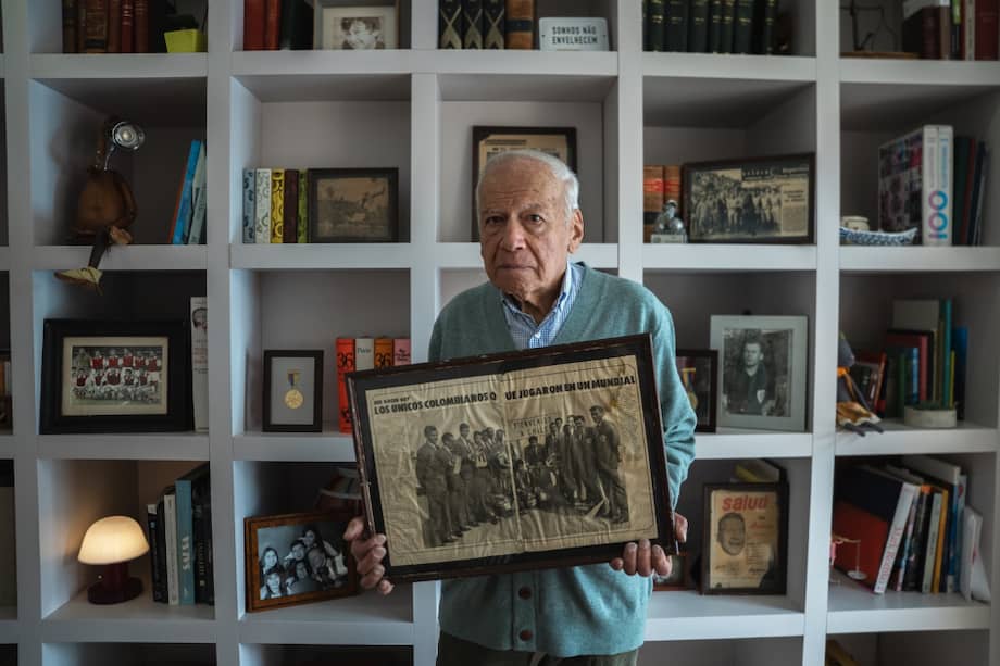 Su legado quedó marcado por los títulos con el club cardenal y por haber sido parte del equipo que abrió el camino del país en las Copas del Mundo con su participación en Chile 1962.