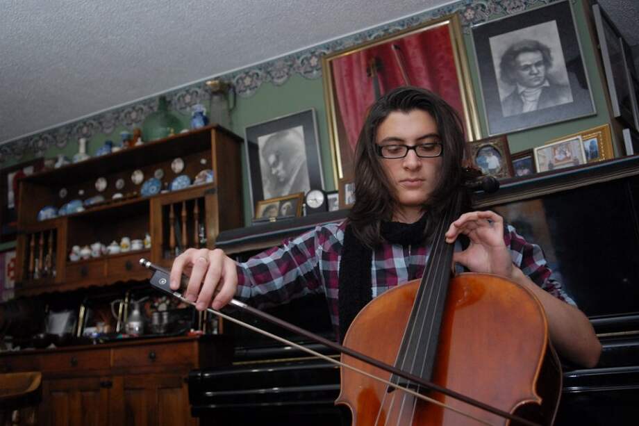 Santiago Cañón, violonchelista bogotano.