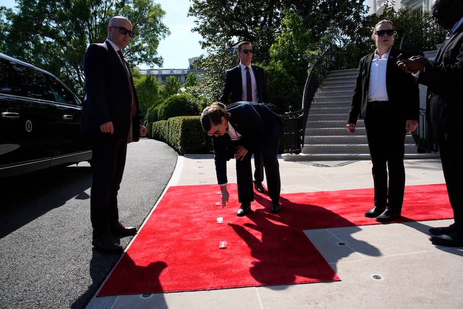 Agentes del Servicio Secreto de EE. UU. durante la visita del rey Carlos III a Washington.