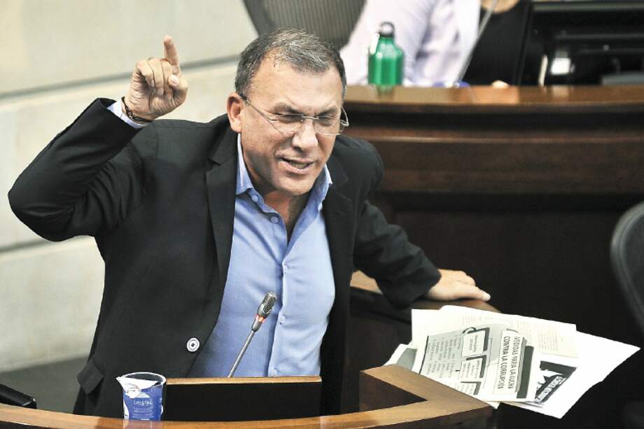 Tras la aprobación de la ponencia, el senador Roy Barreras aseguró que quedó demostrado que las curules de las víctimas tienen mayoría en el Congreso. / Óscar Pérez - El Espectador