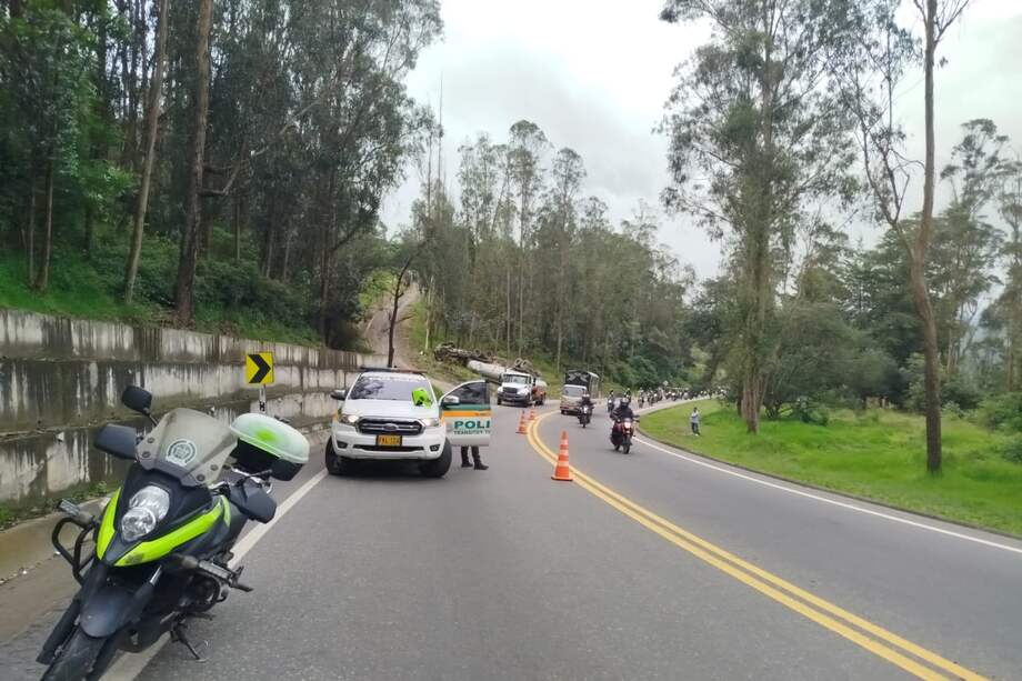 Coviandina pidió a los conductores transitar con cuidado.