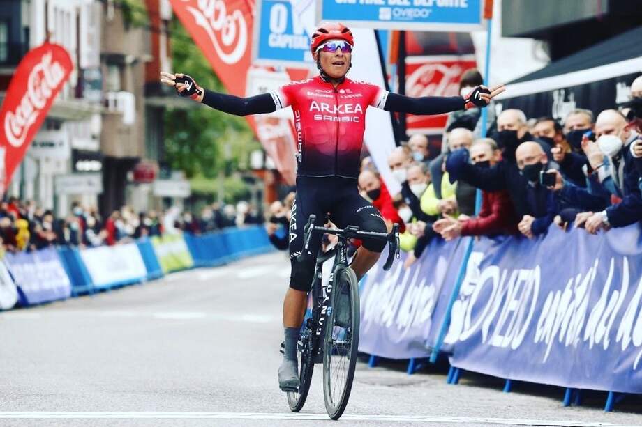 La imagen en la meta de la victoria de Nairo Quintana.