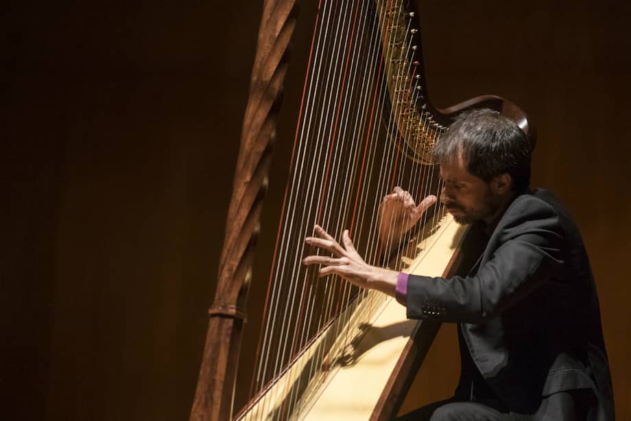 Durante el concierto Sivan Magen mostró dominio técnico, versatilidad y conocimiento profundo en la interpretación de su instrumento. / Gabriel Rojas © Banco de la República