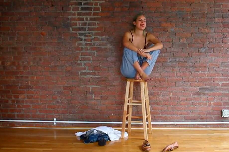 Tallulah Willis en el video para StyleLikeU.