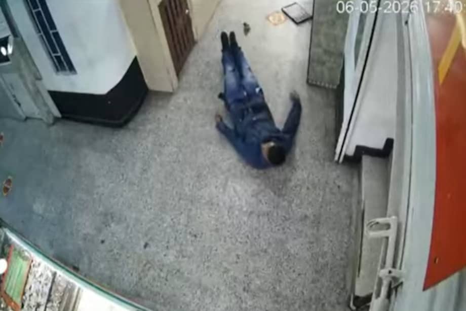 Uno de los tres asaltantes resultó herido luego de que una bala rebotara de un vidrio. Aún así, la Policía no los atrapó.