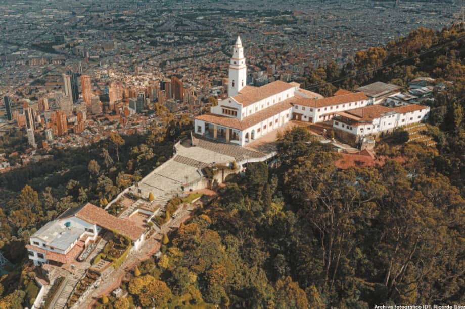 Descubra todo sobre el Cerro de Monserrate en Bogotá. Cuántos escalones tiene, su altura, récord de ascenso y diferentes precios.