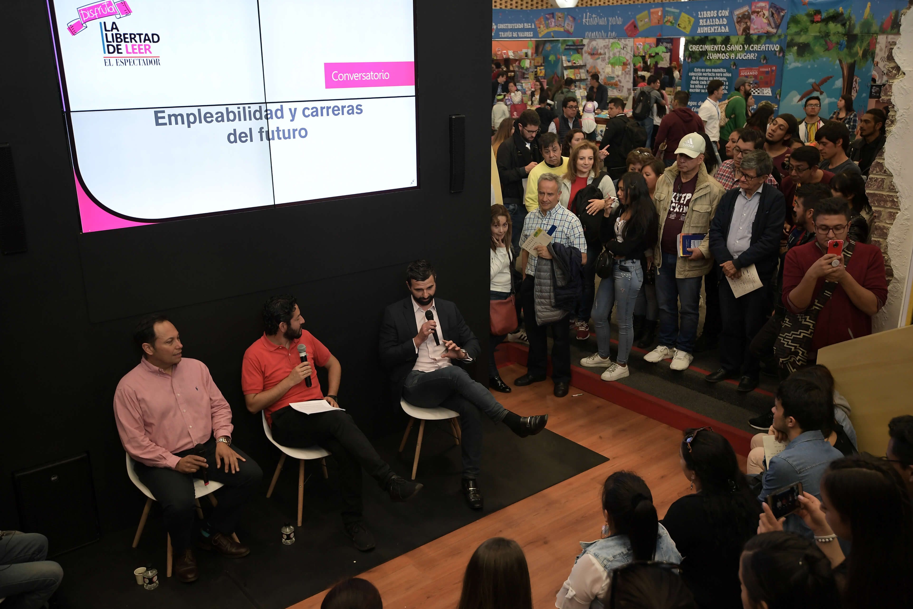 Julio César Sandoval, Edwin Bohórquez y Antonio Alonso González, durante el conversatorio en la Filbo.  / Mauricio Alvarado.
