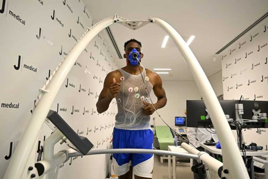 Jhon Lucumí, durante los exámenes médicos en su llegada a las instalaciones de Juvetus.