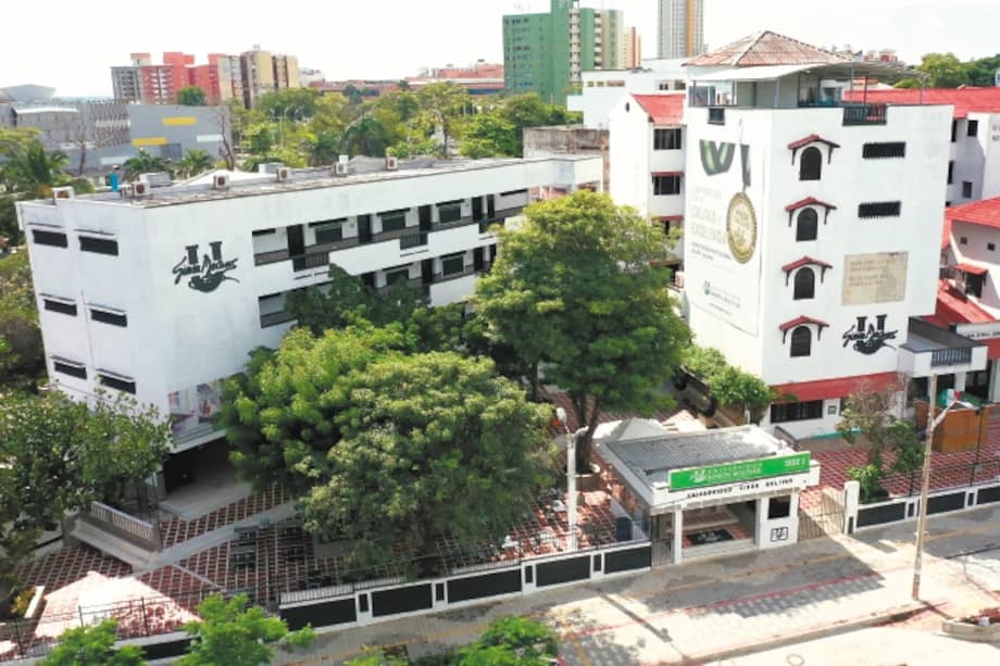 La Universidad Simón Bolívar tiene su sede principal en Barranquilla, donde ha liderado la preservación del patrimonio arquitectónico del emblemático barrio El Prado.