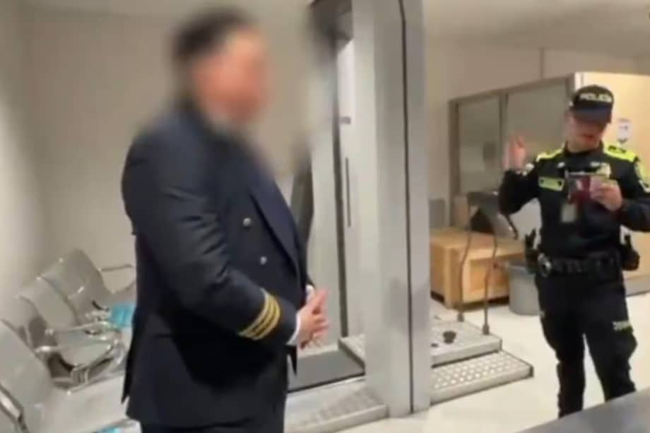 Capturan a falso piloto en El Dorado con 10 kilos de cocaína ocultos en su cuerpo.