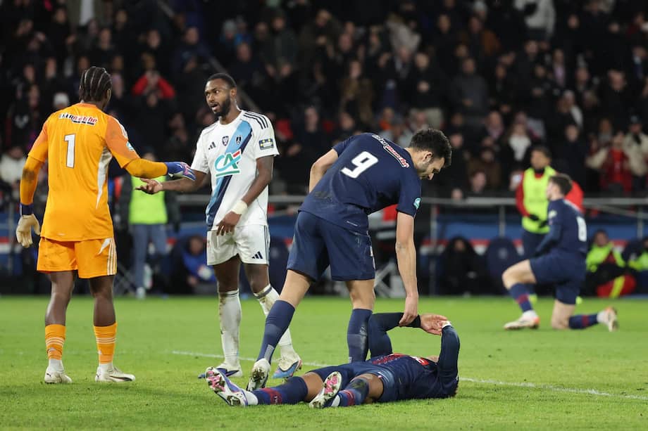 El campeón de Europa y doble defensor del título quedó eliminado en dieciseisavos de final tras caer 1-0 ante su vecino recién ascendido.