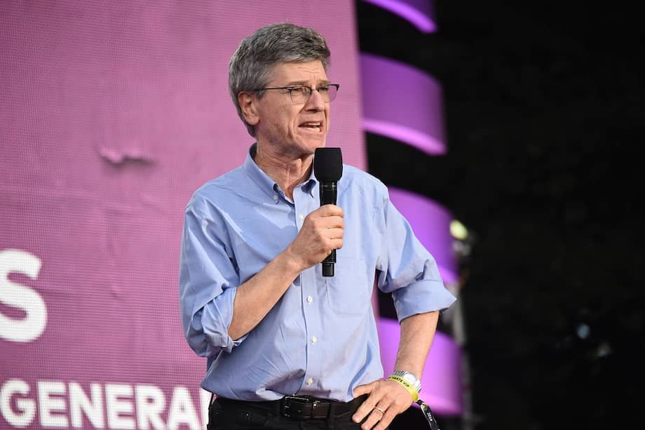Jeffrey Sachs, economista norteamericano, es uno de los expertos internacionales más destacados en el campo del desarrollo sostenible, la macroeconomía global y la lucha contra la pobreza.