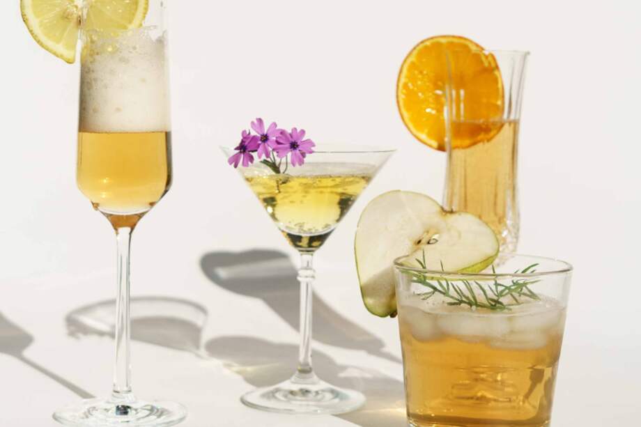 Los cócteles puedes hacerlos fácilmente desde casa.