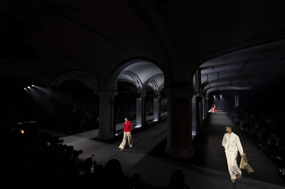 Aspecto del desfile de la marca Simorra en la primera jornada de la 080 Barcelona Fashion Week que comenzó este martes en Barcelona. EFE/Marta Pérez