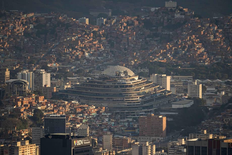 Fotografía que muestra El Helicoide, en Caracas (Venezuela).