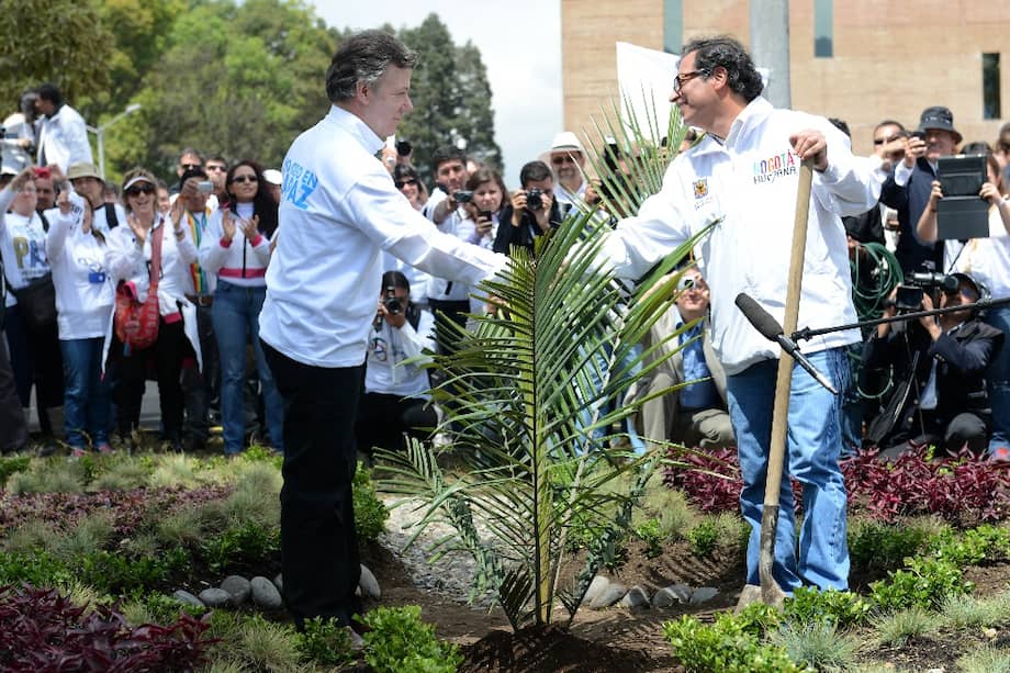Gustavo Petro y Juan Manuel Santos se reunirán este miércoles. Es la primera vez que lo hacen en calidad de presidente-expresidente. En la foto, un encuentro de Gustavo Petro y Juan Manuel Santos cuando el primero era alcalde de Bogotá y el segundo era el primer mandatario.
