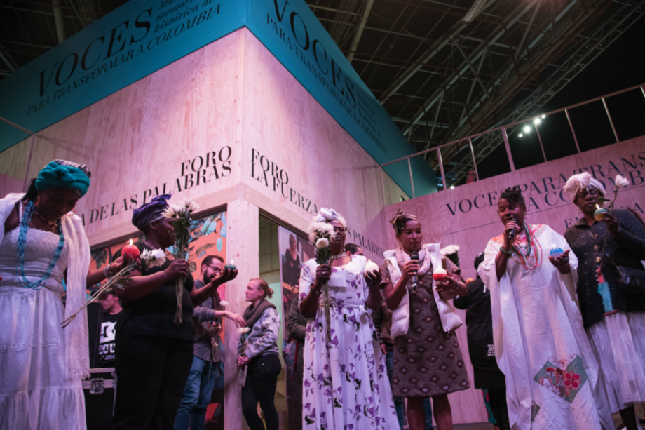 Las mujeres de Echembelé, un grupo de mujeres cantadoras que viven en Bogotá, pero provienen de distintas partes de Colombia. / Fotos: Daniel Sarmiento para el CNMH.