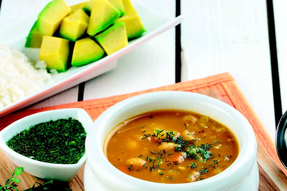 Descubre cómo preparar sancocho trifásico, ajiaco santafereño y mote de queso.