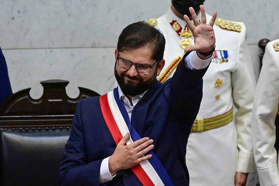 Exactamente, a las 12:23 hora chilena, se efectuó oficialmente el cambio de poder. Este acto de posesión estuvo lleno de simbolismos, tradición republicana y protocolos anticovid.