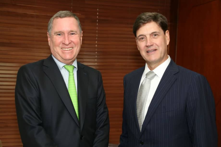 De izquierda a derecha: Ricardo Arango, presidente Ultrabursátiles y José Manuel Vélez, presidente de Serfinco. /Archivo particular