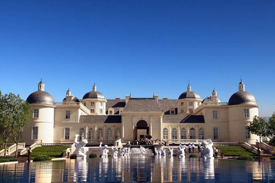 Château Changyou Moser XV opera en Ningxia desde un castillo al estilo bordelés, que produce una línea de vinos tintos clásicos con la variedad Cabernet Sauvignon.