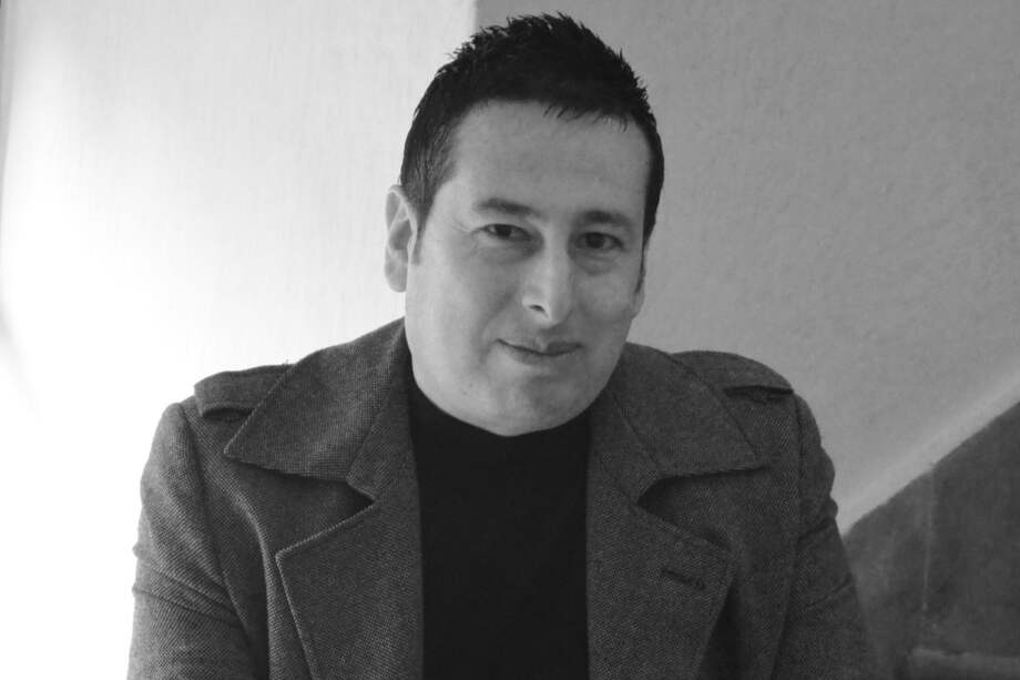 El periodista y escritor Andrés Lopezrodríguez publicó en 2016 su primera novela: “Sueños para un soberano insomne”. / Cortesía