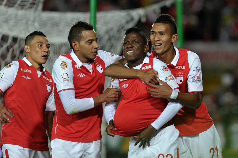 Jefferson Cuero (centro) celebra el segundo gol de Santa Fe./ Gustavo Torrijos