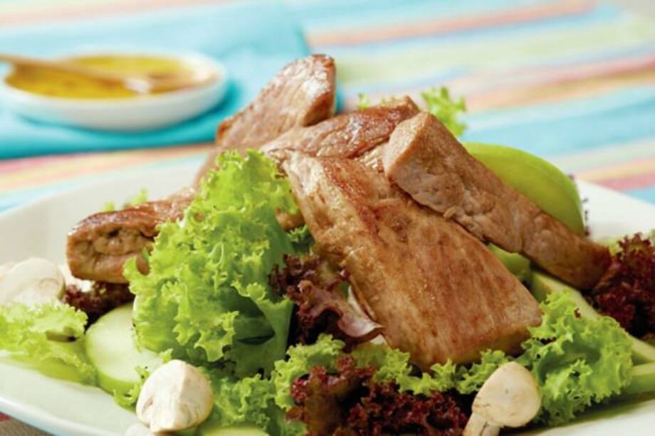 Solomito de cerdo con ensalada fresca. Me encanta la carne de cerdo