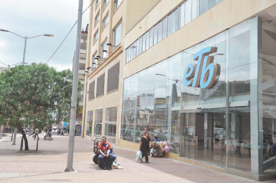 Según cifras de la empresa, en los tres últimos años los clientes de internet de fibra óptica y telefonía se triplicaron, pasando de 108.000 a 344.000. / Archivo El Espectador.