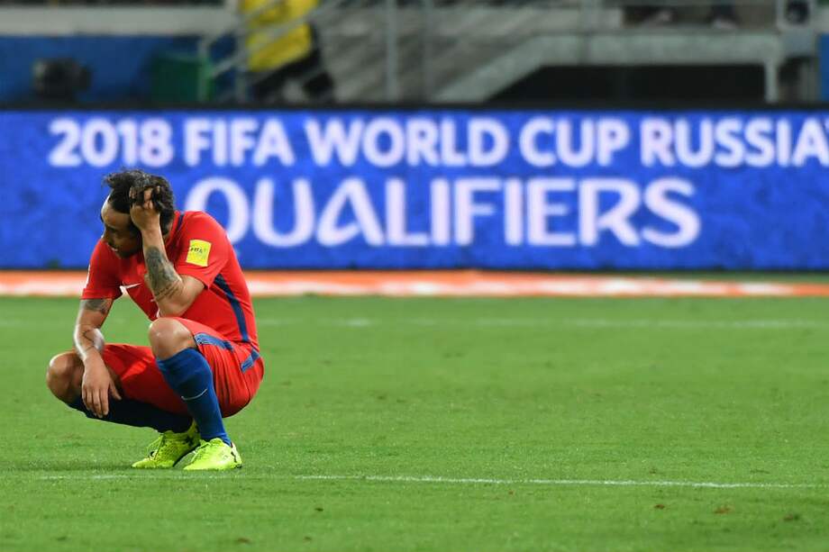 Jorge Valdivia lamenta la eliminación contra Brasil. / AFP