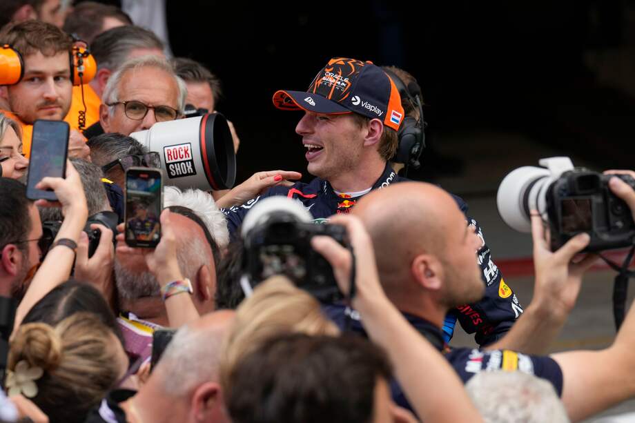 l piloto neerlandés Max Verstappen, del equipo Oracle Red Bull Racing, celebra su victoria en el Gran Premio de España de Fórmula 1. EFE/ Alejandro García