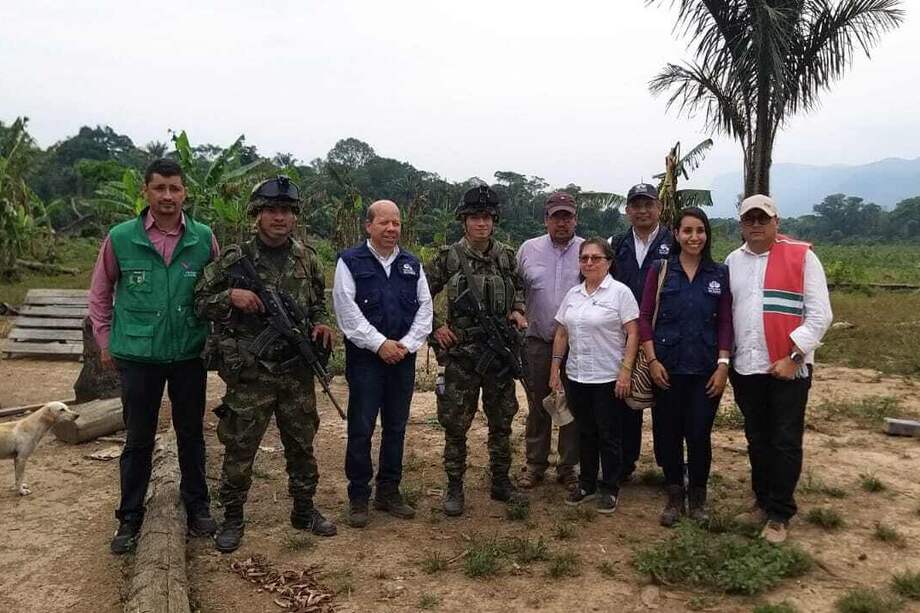La Defensoría del Pueblo informó que el Cabo Christian Rojas Rivera y el soldado Alejandro Perdomo Durán, fueron entregados a una comisión humanitaria integrada por la Defensoría del Pueblo. / Defensoría del Pueblo