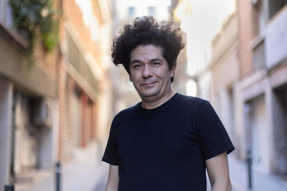 El escritor mexicano Juan Pablo Villalobos, afincado en Barcelona, es un gran aficionado de este deporte y un hincha acérrimo del Atlas.