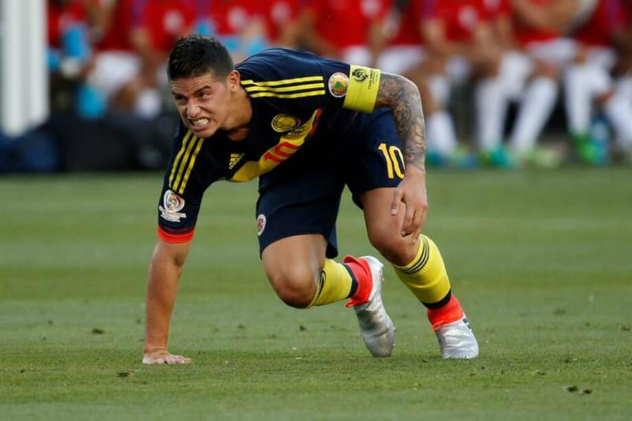 James Rodríguez, adolorido en el partido de Colombia frente a Estados Unidos. / EFE