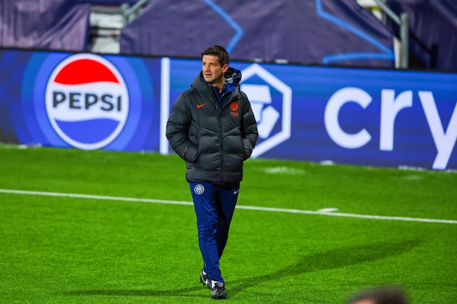 Cristian Chivu, director técnico del Inter de Milán, en el entrenamiento previo al partido contra Bodo Glimt por el cotejo de ida de los playoffs de la UEFA Champions League 2026.