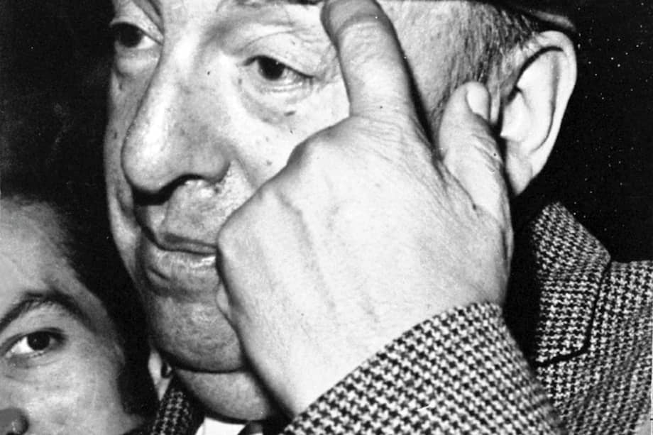 El 14 de septiembre de 1973, Neruda le había dictado a su esposa, Matilde Urrutia, las primeras líneas de “Confieso que he vivido”, que había empezado a escribir más de cincuenta años antes, y que dejaría inconclusa.